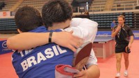 /album/cazuo-e-campe%c3%a3o-do-circuito-mundial-na-espanha/cazuo-matsumoto-campeao-aberto-da-espanha-2013-abraco-jpg/